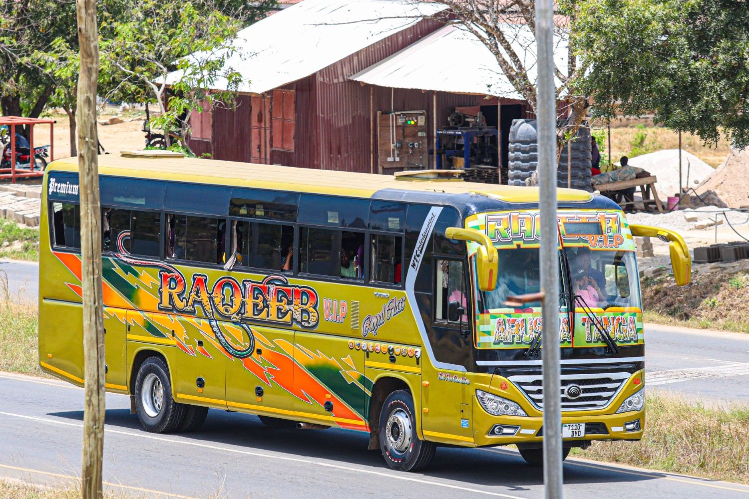 Raqeeb Royal Bus 23